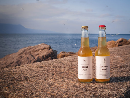 Deux bouteilles de Grano Maté en 2021, packaging vintage.